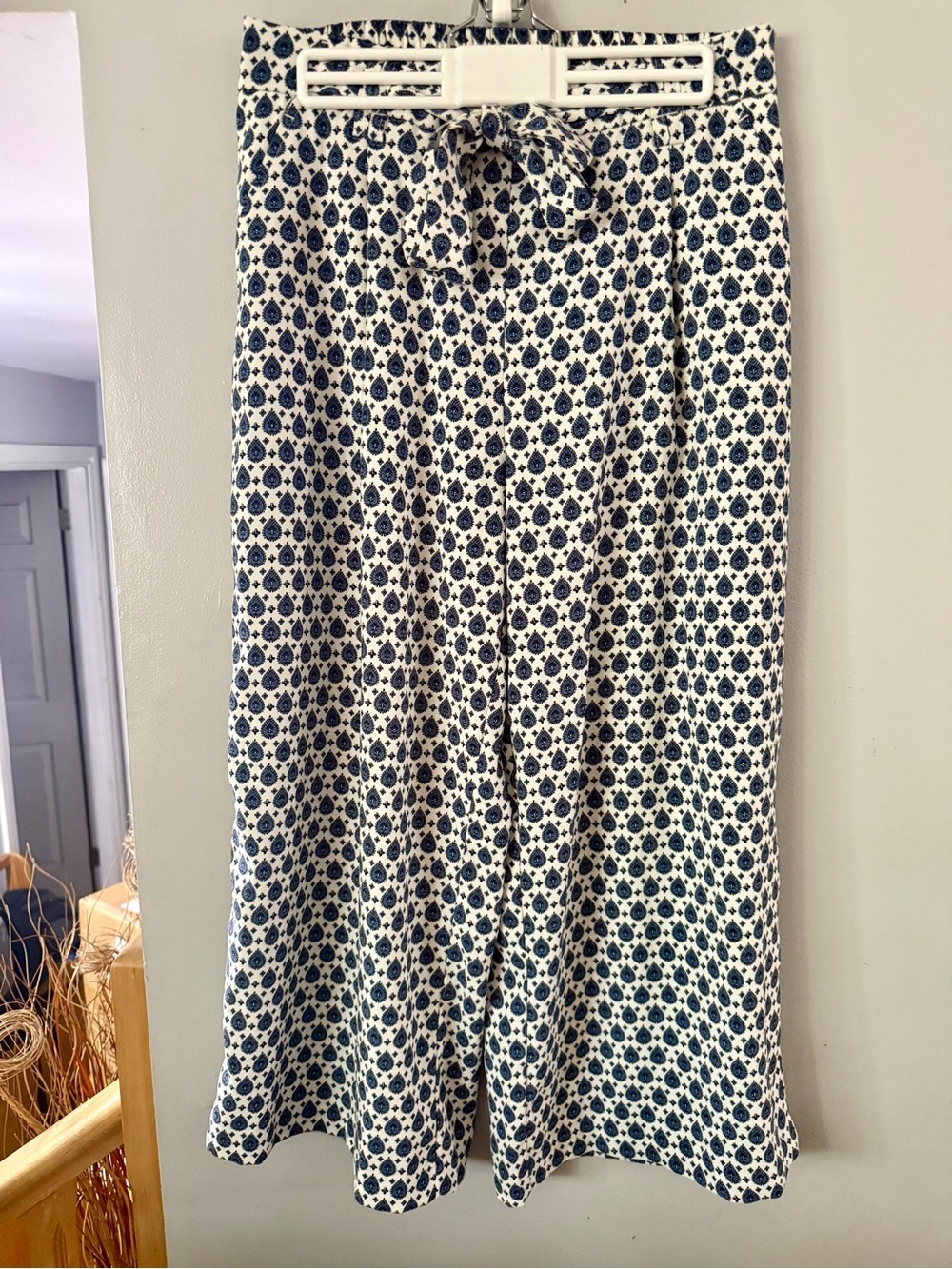 Elaine Rose Blue & White Medallion Wide Leg Pants with Tie Waist size L